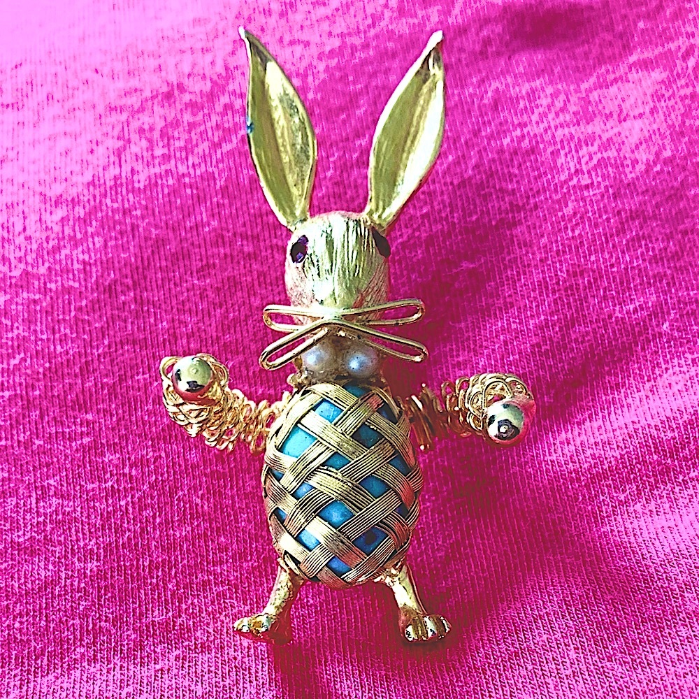 🎁HOPPING TO YOU!  RABBIT BROOCH PRECIOUS VTG DETAIL